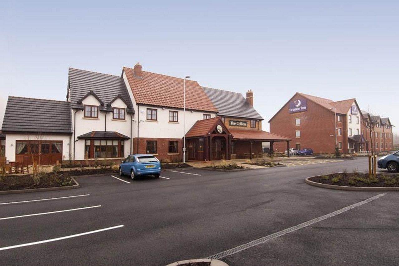 Premier Inn Rugeley Eksteriør billede