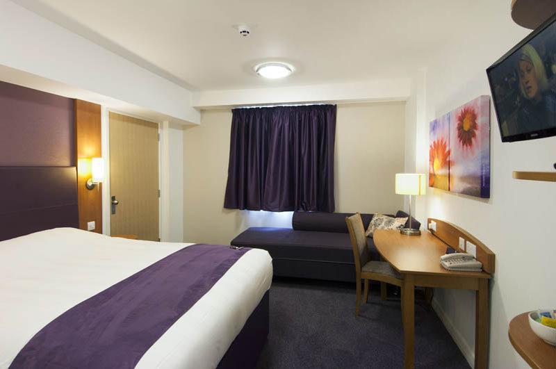 Premier Inn Rugeley Eksteriør billede